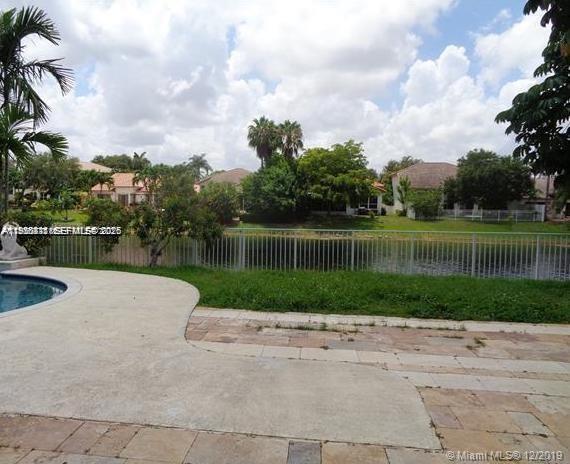 Building Photo - 3013 Woodlands Dr