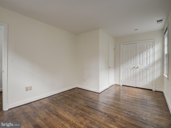 Building Photo - 4354 Westover Pl NW