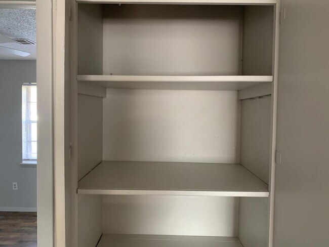 Building Photo - 9432 NE 14th St