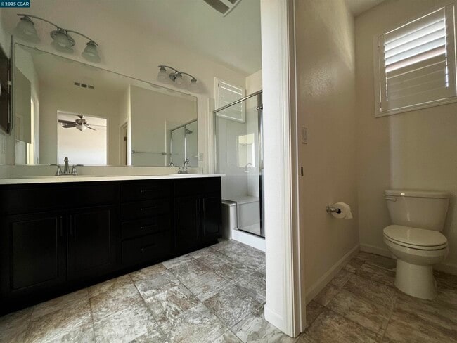 Building Photo - 742 Iris Dr