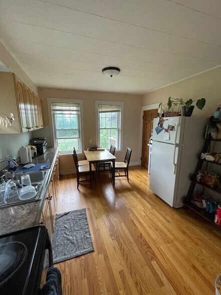 Building Photo - 723 Bennington St