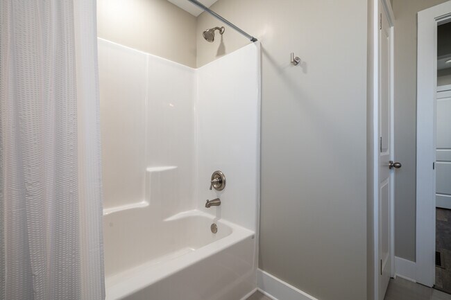 Downstairs Full Bathroom - 1800 Cumberland Trce