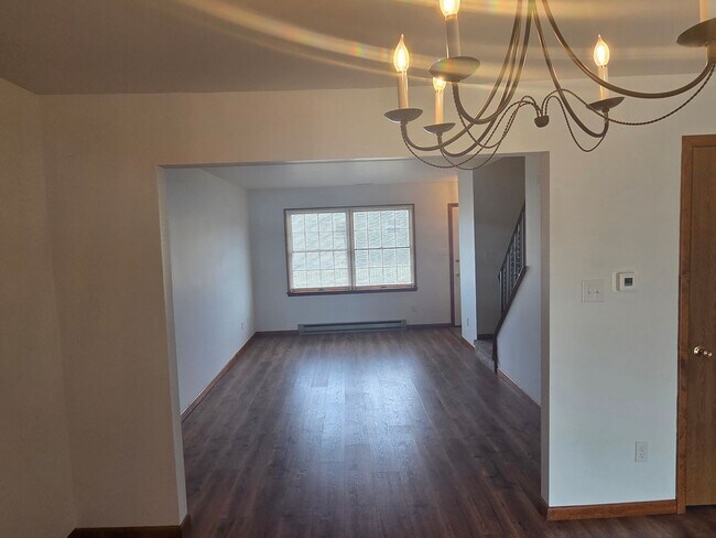 Building Photo - End Unit 2 Bedroom