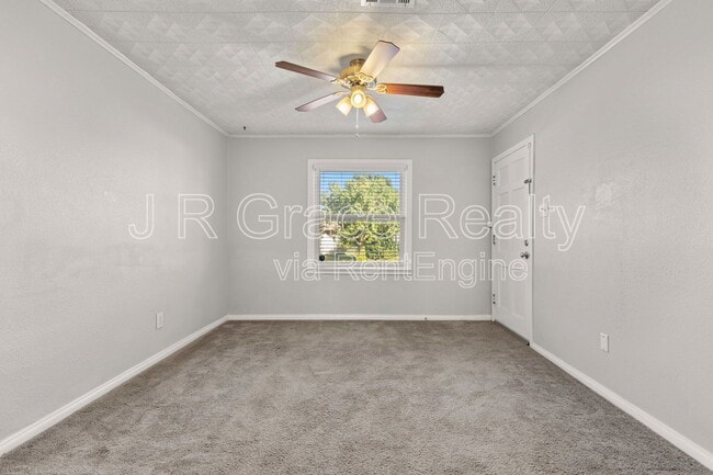 Building Photo - 105 David Davis Dr