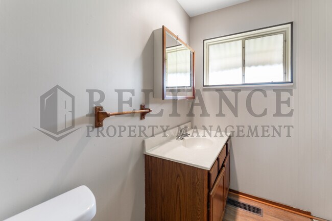 Building Photo - 2532 N Amidon Ave
