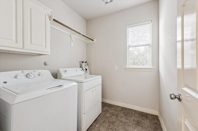 Building Photo - 116 White Dr