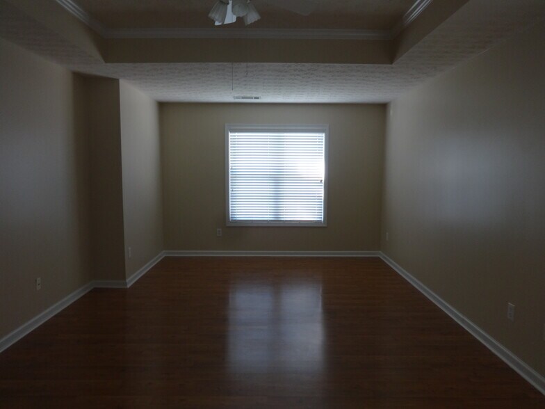 Building Photo - 834 Glen Abbey Dr