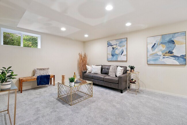 Building Photo - 3bd/2.5ba Bellevue Condo
