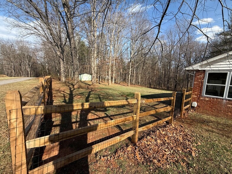 Building Photo - 9405 Mountain Run Lake Rd