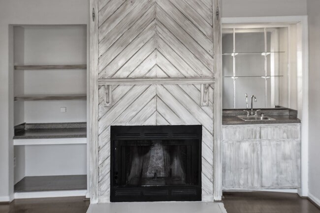 Building Photo - 8016 Thelen St