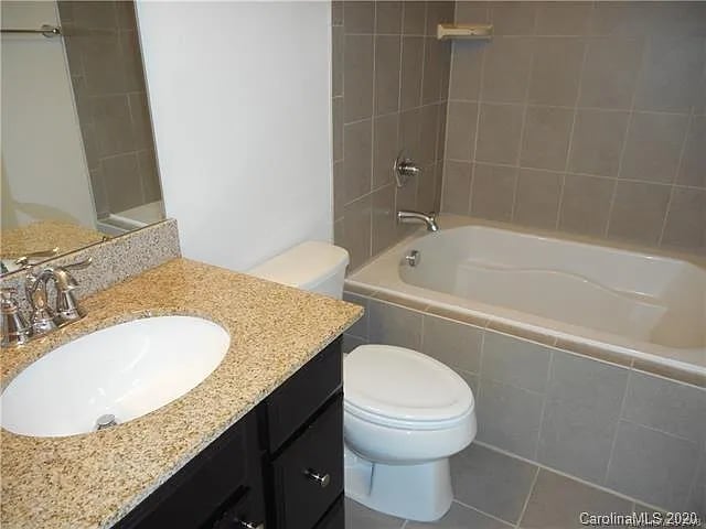 Building Photo - 2501 Silverthorn Dr