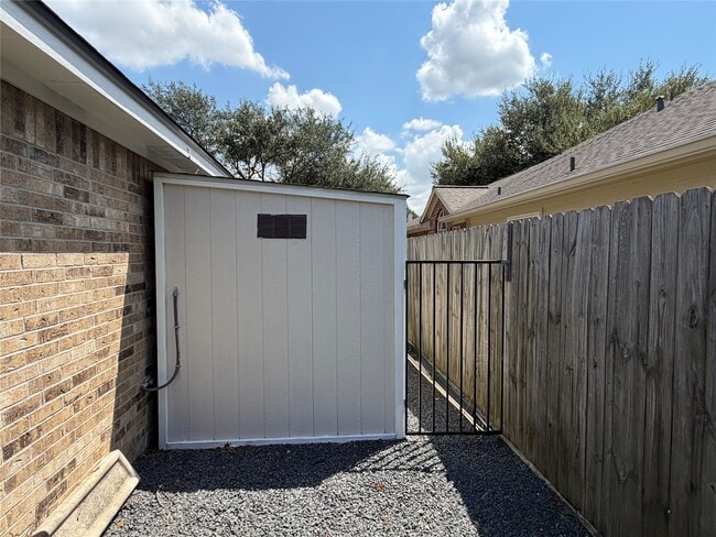 Building Photo - 6411 Spring Creek St
