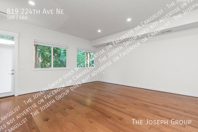 Building Photo - 819 224th Ave NE