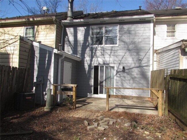 Building Photo - 1716 Twin Brooks Dr SE