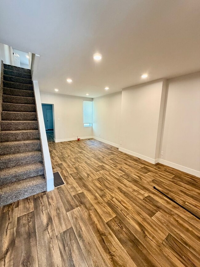 Building Photo - Pet-Friendly 3-Bedroom Home with Central A/C, In-Unit Laundry