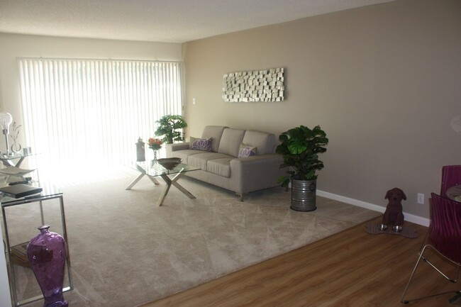 Interior Photo - Woodcreek