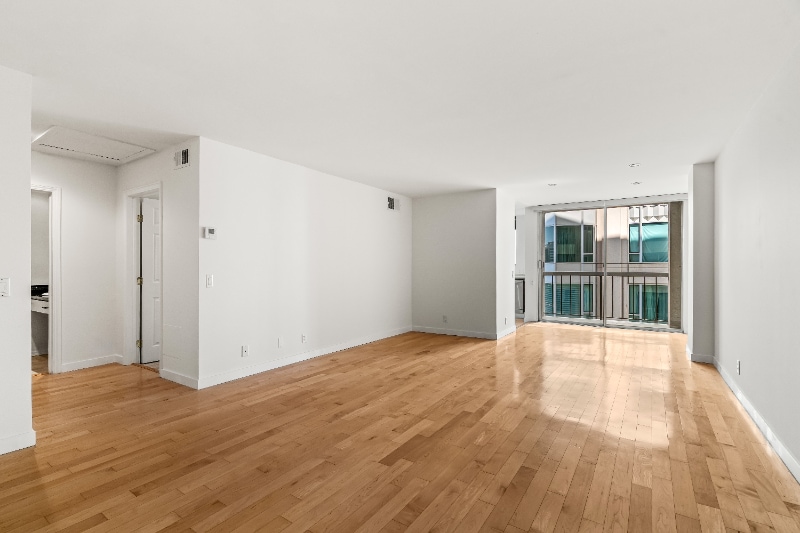 Building Photo - 10747 Wilshire Blvd