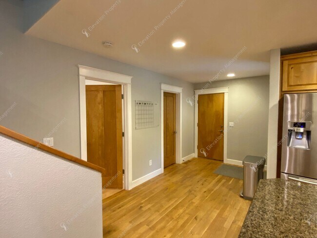 Building Photo - Northwest Crossing Gem! Bonus Office and Family Room