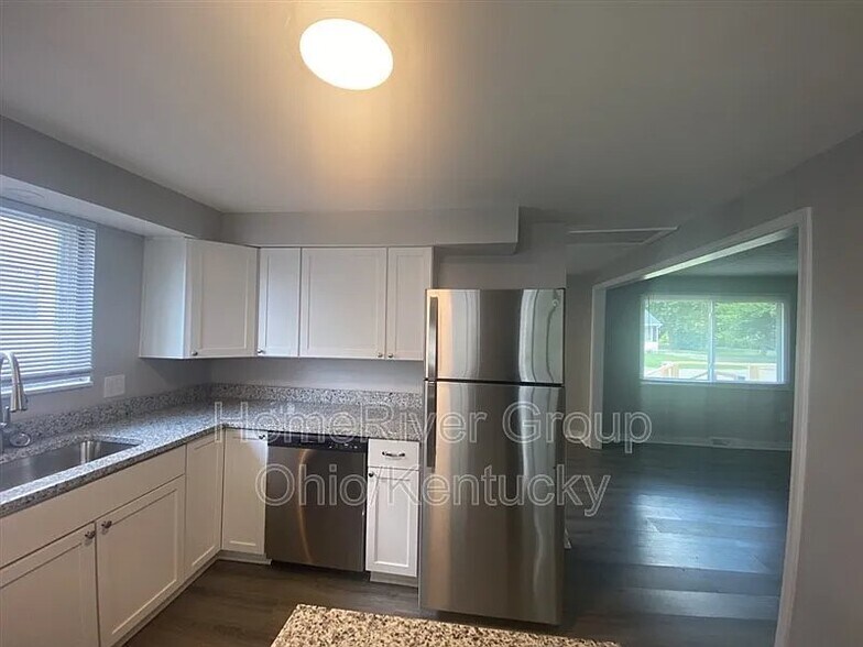Building Photo - 4618 Farnham Ave