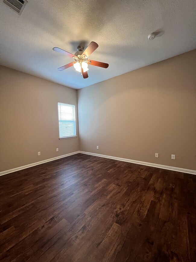 Building Photo - 25030 Buttermilk Ln