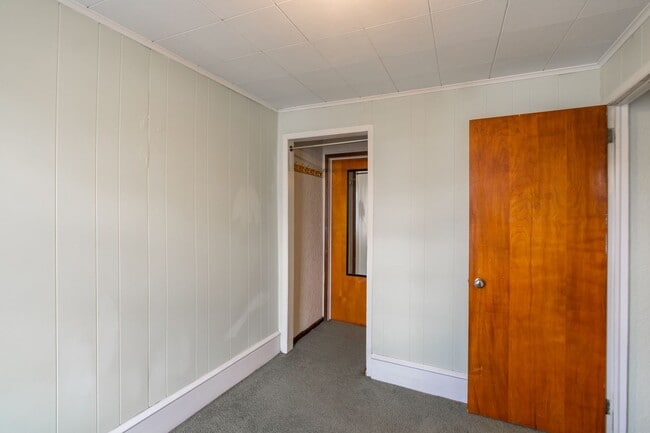 Building Photo - Charming South Philadelphia Home