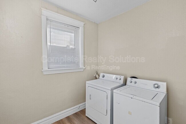 Building Photo - 4102 California Ave