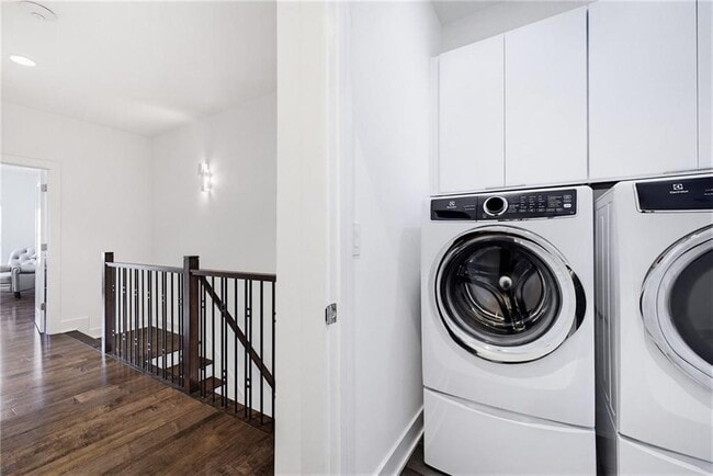 Building Photo - 3573 Parkside Wy