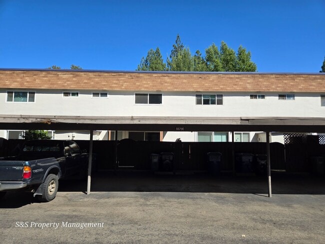 Building Photo - 8879 Salmon Falls Dr