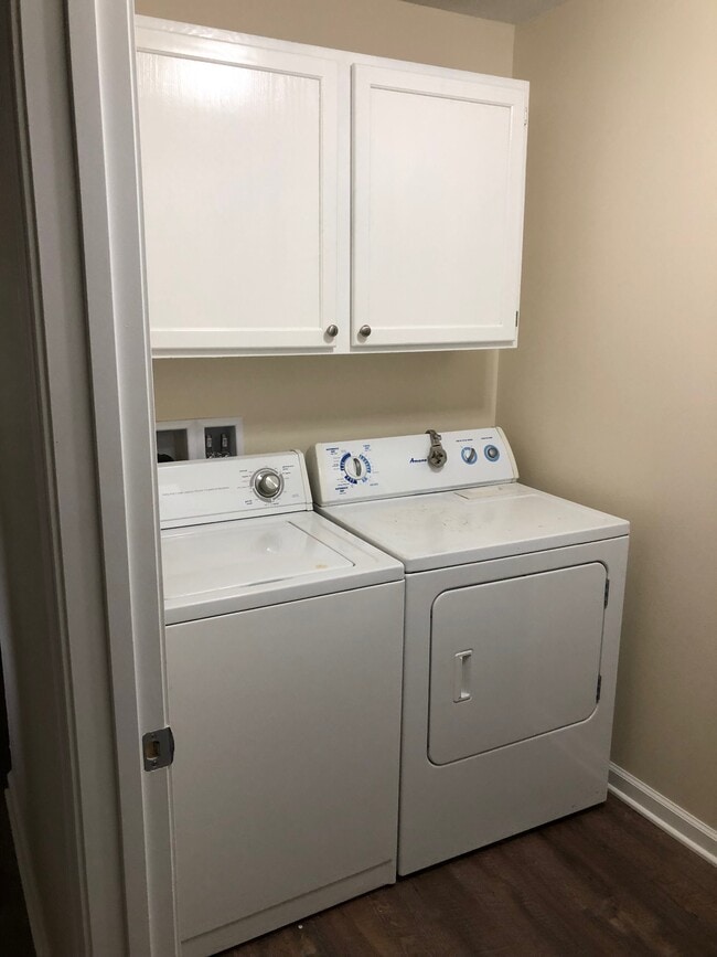 Building Photo - 627 Hudson St