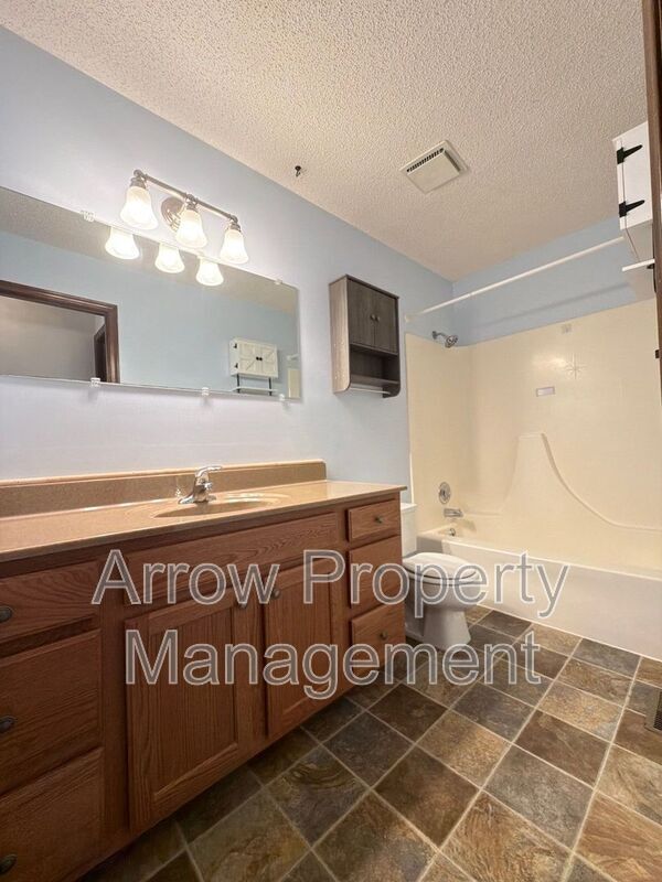 Building Photo - 5547 S 38th St