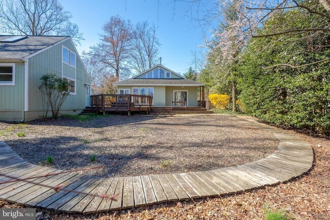Building Photo - 2031 Hillside Dr