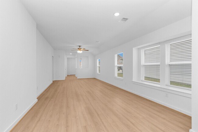 Building Photo - 40723 Mostyn Lake Dr