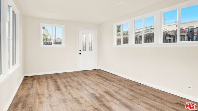 Building Photo - 705 S Adams St