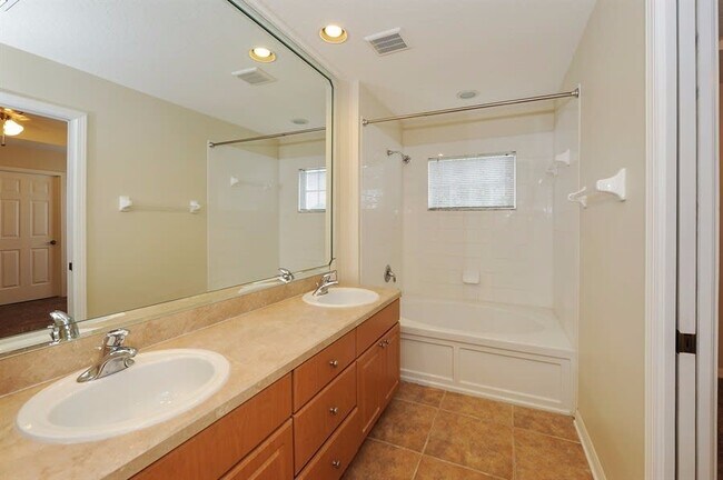 Building Photo - 5901 Grand Loneoak Ln