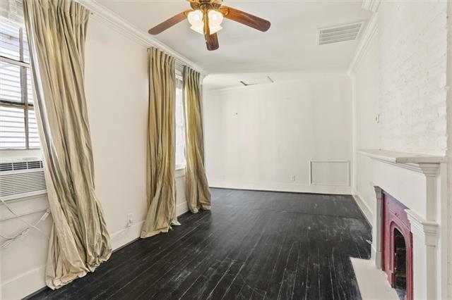 Building Photo - 2423 Annunciation St