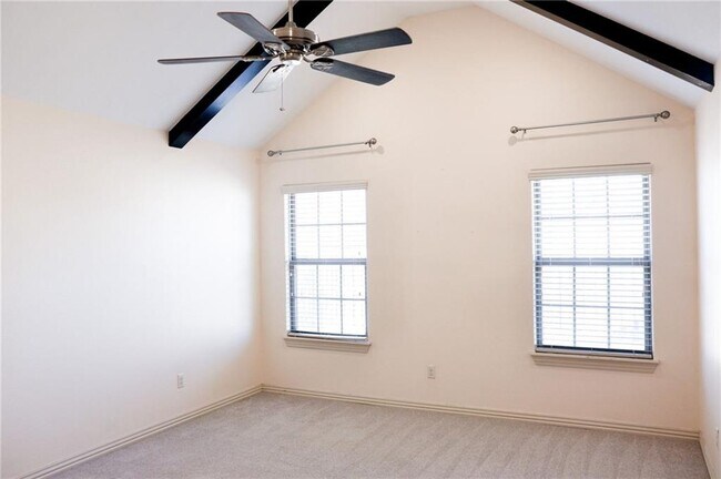 Building Photo - 3800 SW High Point Ave