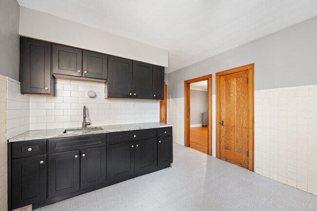 Building Photo - 5256 W Wolfram St