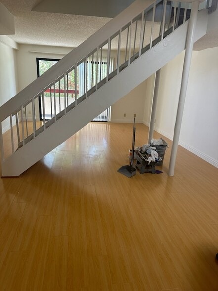 Building Photo - 601 Palm Dr