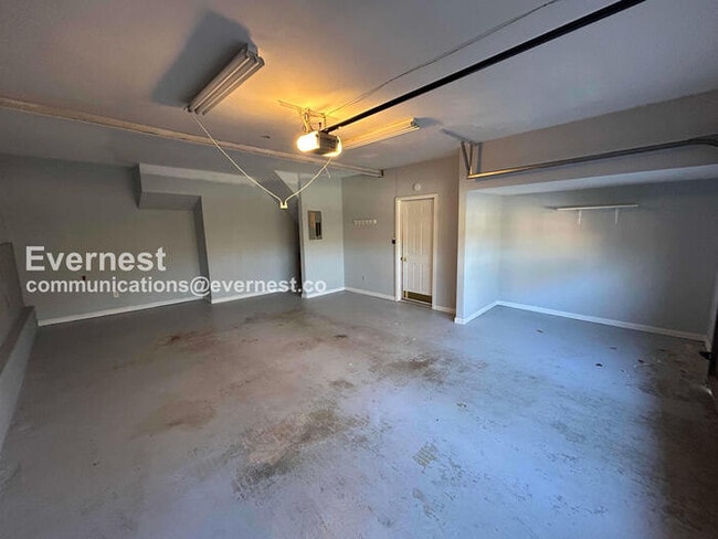 Building Photo - 7500 Roswell Rd