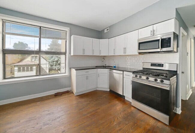 Building Photo - 2544 N Harding Ave