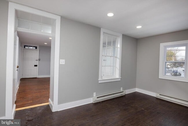 Building Photo - 6192 Lower York Rd