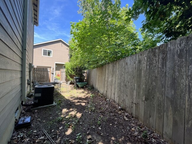 Building Photo - Bright and Modern North Portland Living with Three Bedrooms, Laundry Room & Attached Garage