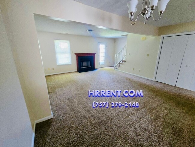 Building Photo - Lovely 2 Bedroom 2.5 Bathroom Townhouse lo...