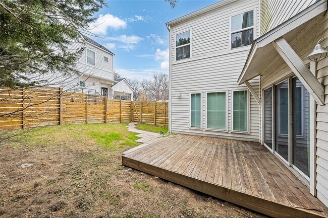 Building Photo - 1213 Eleanor St