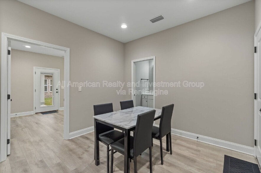 Building Photo - 33 8th Ave