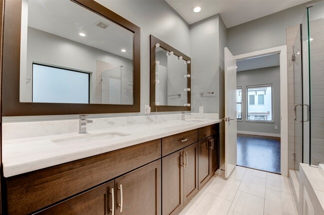 Building Photo - 1211 Thompson St