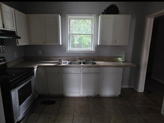 Building Photo - 294 Pursley St