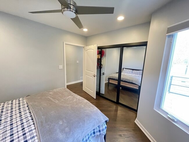 Building Photo - 3230 N Elston Ave