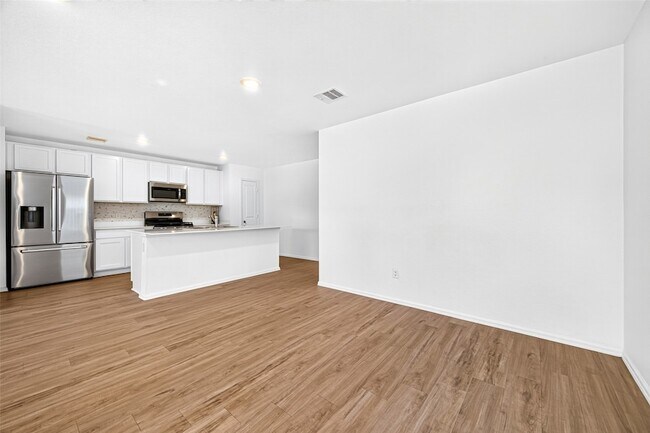 Building Photo - 27022 Breakaway Ln