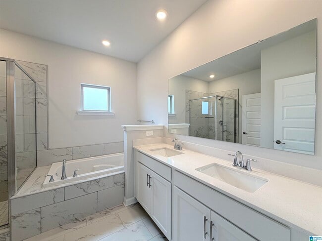 Building Photo - 4602 Hampton Glen Circle SE